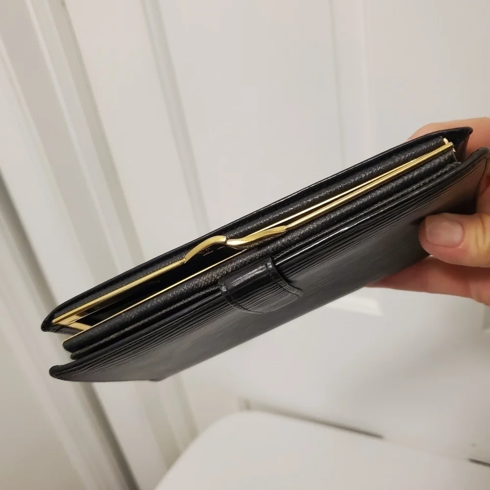 Louis Vuitton Epi Black Leather Kisslock Close Wallet, 2007